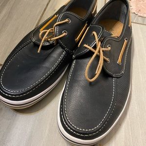 *LIKE NEW* Mens Pleather Boat Shoes